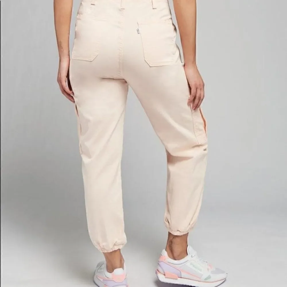 Levi’s High Waisted Cargo Pants Fine Twill Joggers Women’s Size 33 Light Pink
